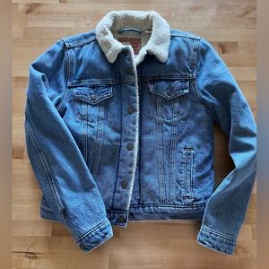 NWT LEVI’s Original Trucker Jacket - Women’s Medium